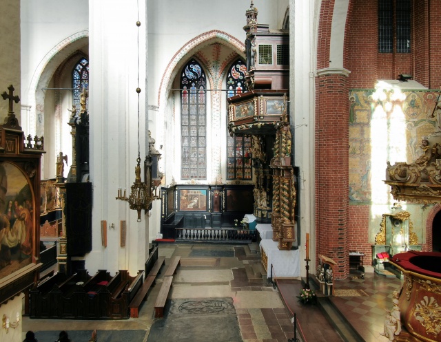 Katedra świętojańska, korpus nawowy, widok na kaplicę Bożego Ciała i łuk tęczowy