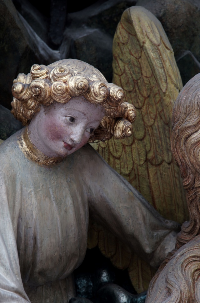 Relief św. Marii Magdaleny unoszonej przez anioły - fragment
